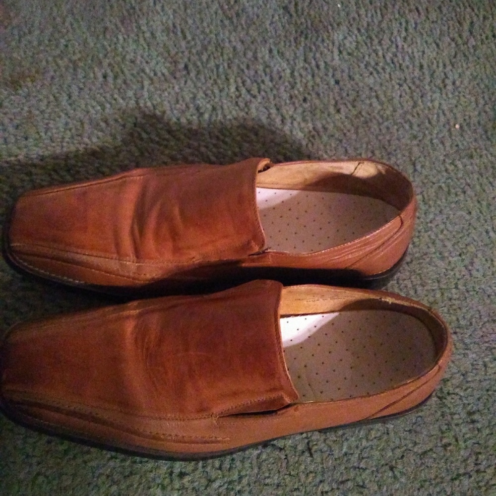 Used shoes - Picture 2 of 2